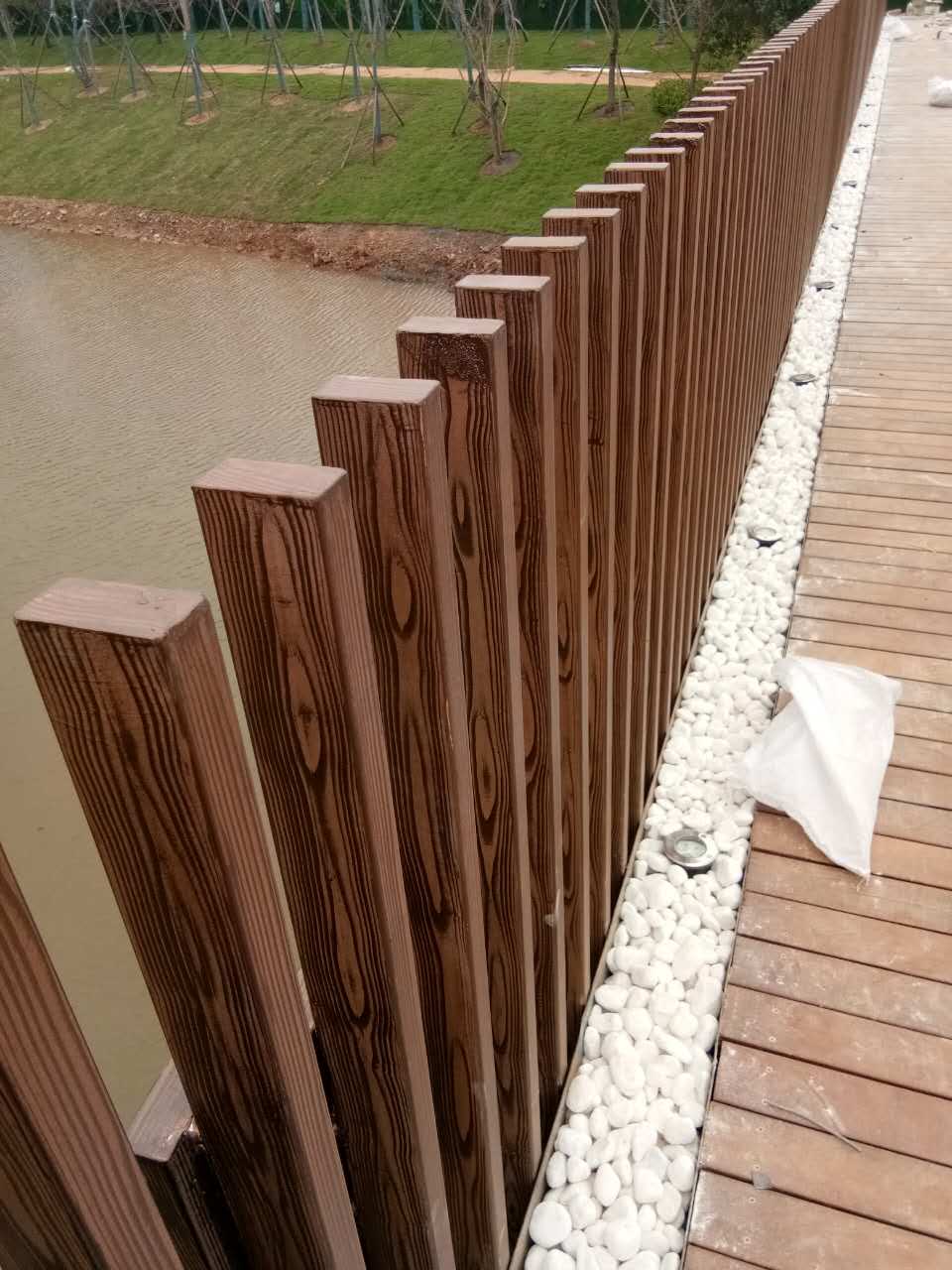 延安钢管护栏木纹漆施工项目